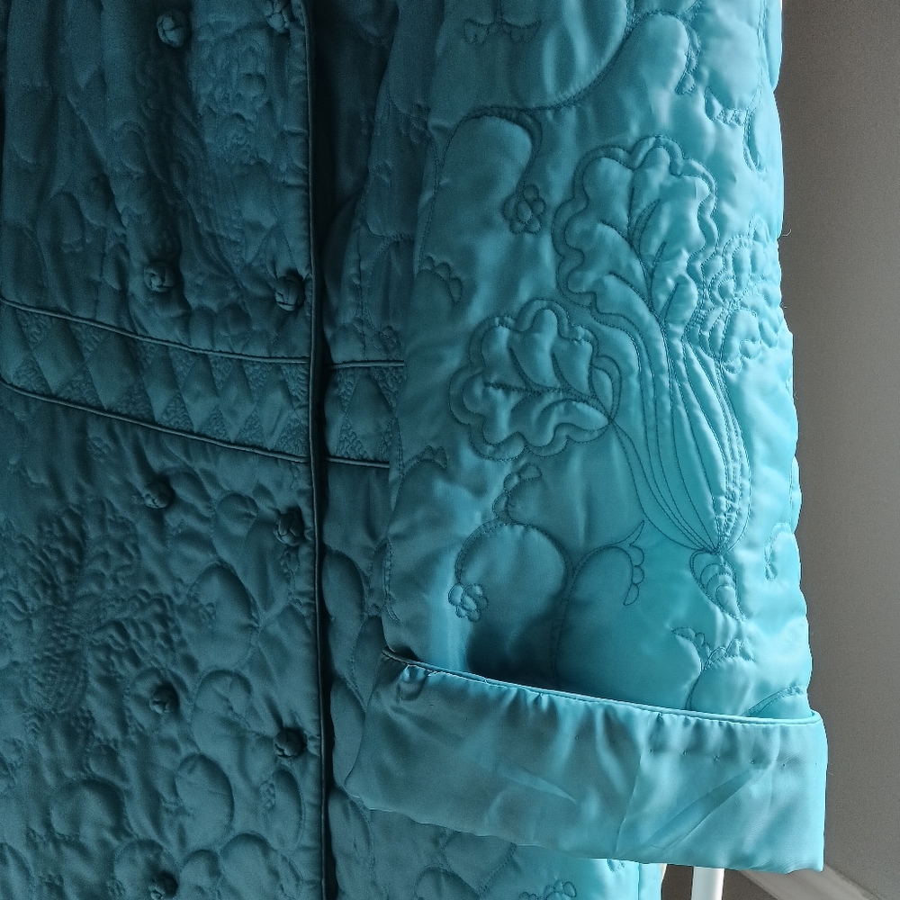 NOS, VTG 1950S CHARLES & CO." MADE IN HONG KONG TURQUOISE TRAPUNTO QUITED ROBE ! - Picture 12 of 16